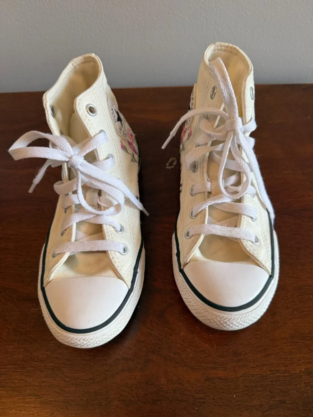 Converse Chuck Taylor All Star Embroidered Floral Sneakers Girls Size 2